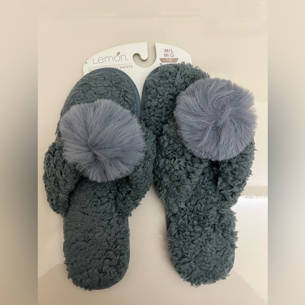 LEMON Faux Fur & Cozy Sherpa Thong Slippers Charcoal Pom Pom M/L (7/8) NWT